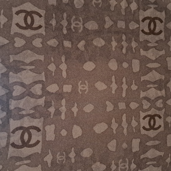 Chanel cashmere scarf - Picture 7 of 13
